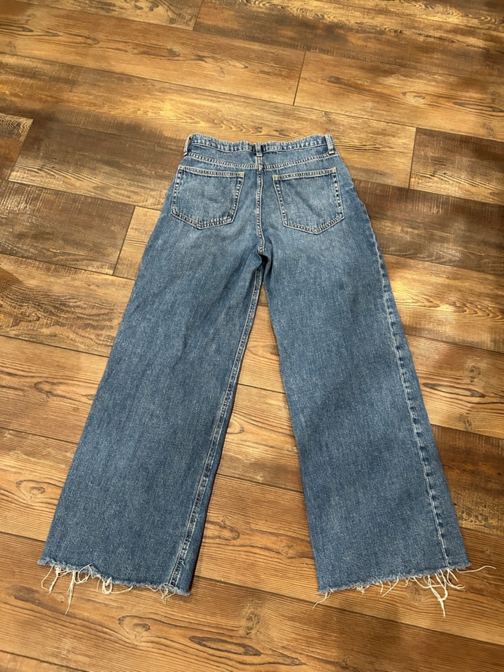 GAP Light Blue Wide-Leg Raw Hem Jeans - Picture 5 of 6